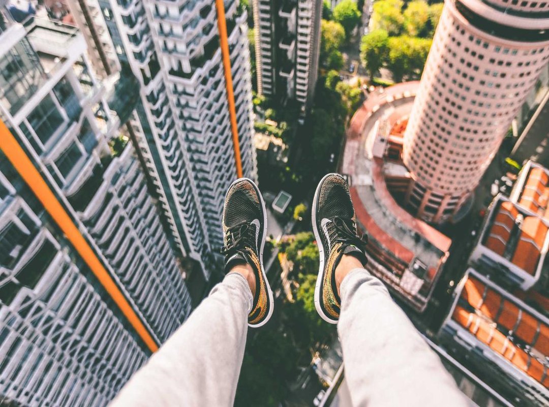 Defining Your Features: Subtle Tricks for Eyes and Lips